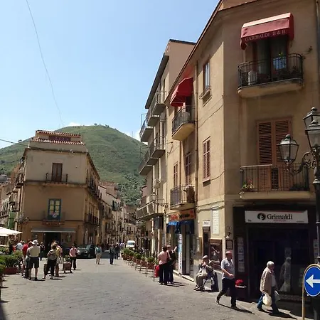 Garibaldi تْشيفالو